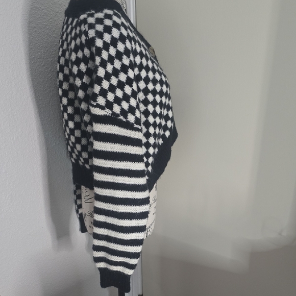 HYFVE Black & White Checkered & Stripes Cropped Sweater (EUC)(S)🖤🤍🖤 - Picture 4 of 6